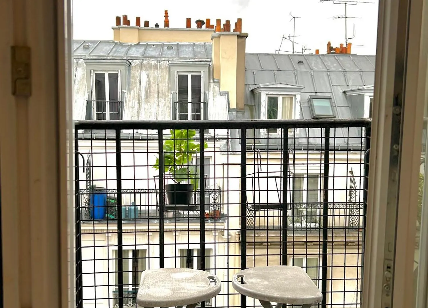Belleville Nest Paris Apartment